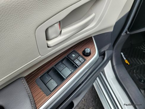 Used 2024 Toyota Sienna LE image 18