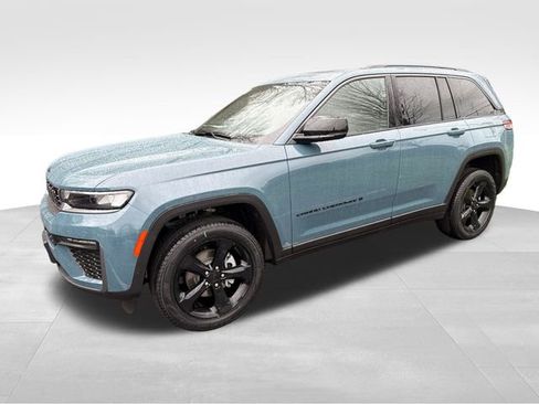 New 2026 Jeep Grand Cherokee Limited w/ Limited Altitude Package AWD/4WD image 3