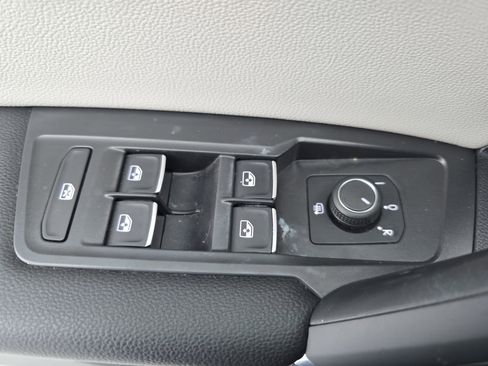 Used 2020 Volkswagen Tiguan SEL w/ 3rd Row Seat Package image 27