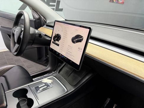Used 2021 Tesla Model Y Long Range AWD/4WD image 46