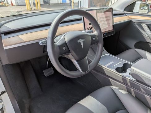 Used 2023 Tesla Model Y Long Range image 13