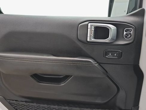 Used 2022 Jeep Wrangler Unlimited Sahara w/ Cold Weather Group AWD/4WD image 26