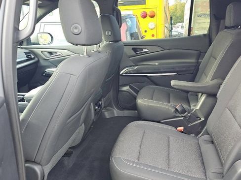 Used 2024 Chevrolet Traverse LT image 7