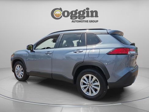 Used 2022 Toyota Corolla Cross LE FWD image 3