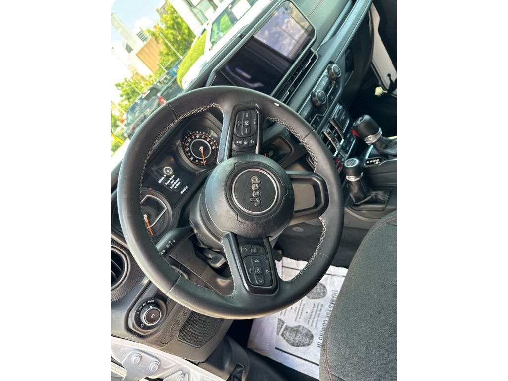 Used 2025 Jeep Wrangler Unlimited Rubicon AWD/4WD image 30