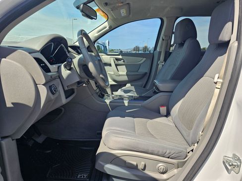 Used 2017 Chevrolet Traverse LT FWD image 19