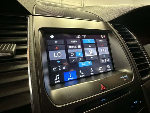 Used 2018 Ford Taurus Limited FWD image 18