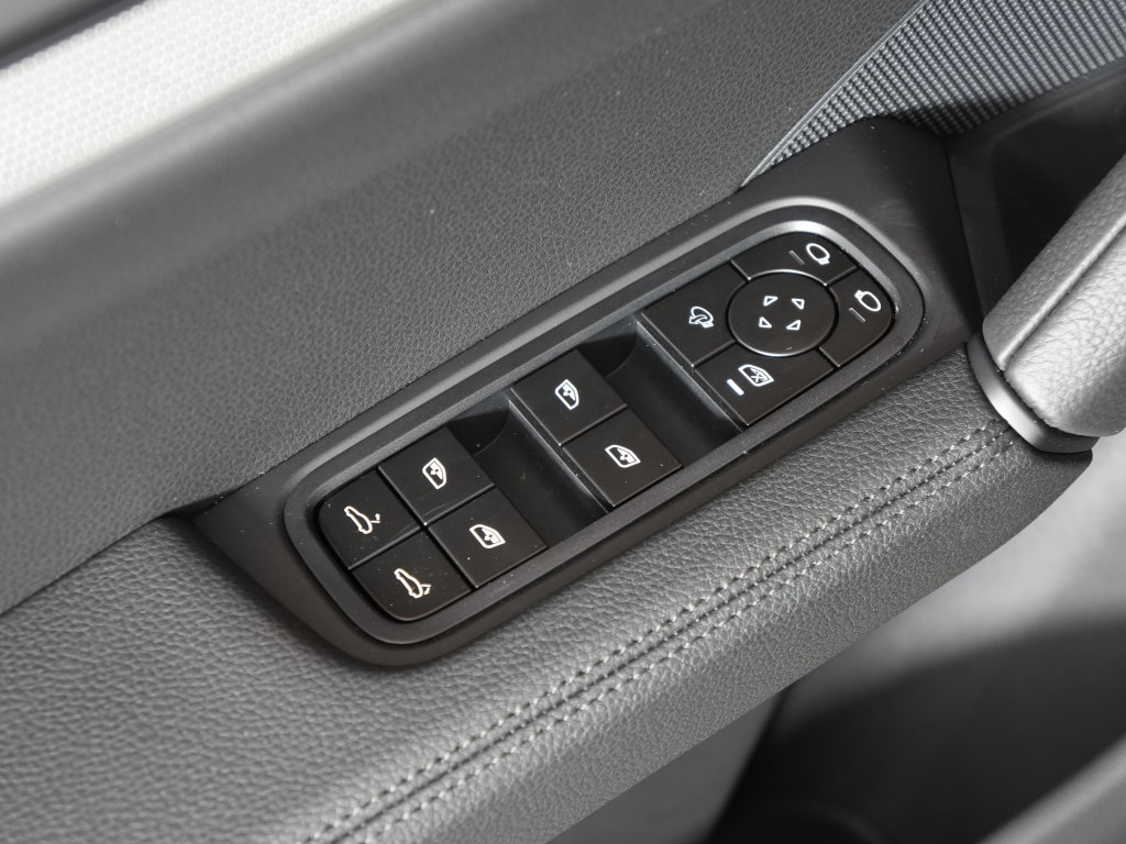 Certified 2026 Porsche Cayenne AWD/4WD image 17