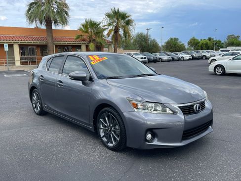 Used 2013 Lexus CT 200h w/ Premium Pkg w/Navigation FWD image 7