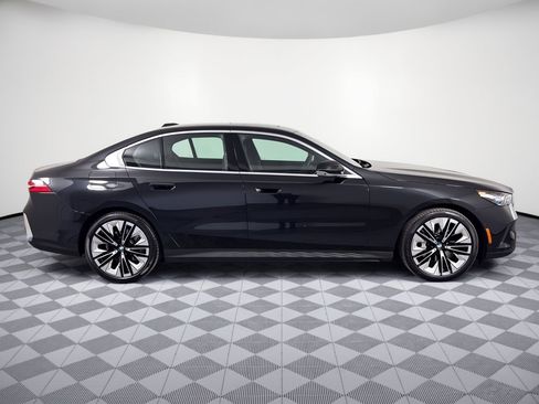 Used 2026 BMW 530i RWD image 8