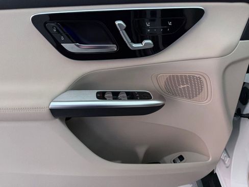 Used 2026 Mercedes-Benz GLC 300 image 11