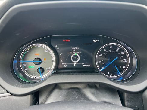 Used 2022 Toyota Venza XLE image 19