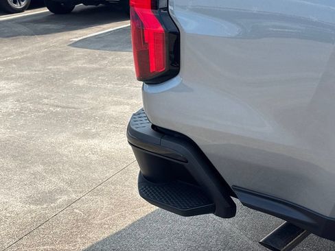 New 2026 Chevrolet Colorado W/T w/ WT Custom Package RWD image 10