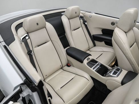 Used 2017 Rolls-Royce Dawn RWD image 96