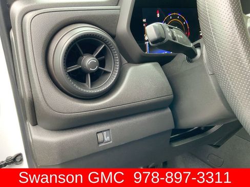 Used 2023 Chevrolet Colorado W/T w/ WT Convenience Package II AWD/4WD image 18