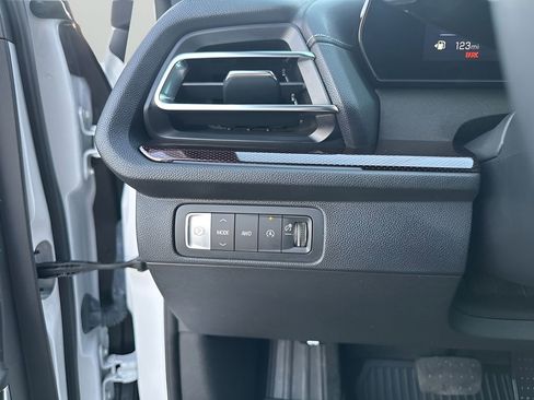 Used 2025 Chevrolet Traverse Z71 w/ Enhanced Driving Package image 29