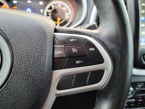 Used 2017 Jeep Cherokee Trailhawk w/ Comfort/Convenience Group image 27