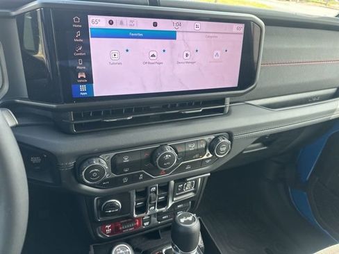 Used 2025 Jeep Wrangler Unlimited Rubicon w/ XTREMEE 35" Tire Package image 12