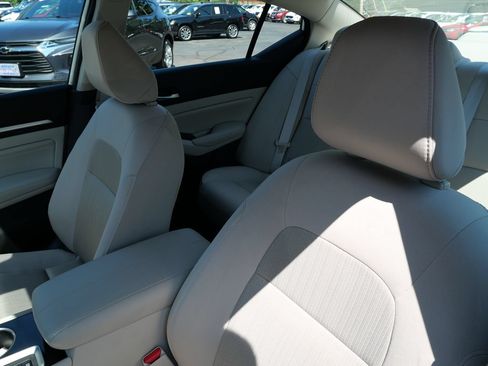 Used 2020 Nissan Altima 2.5 SV FWD image 11