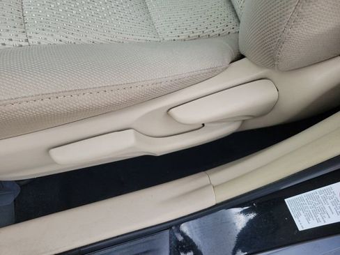Used 2014 Toyota Camry FWD image 19