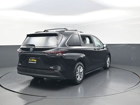 Used 2025 Toyota Sienna XLE w/ XLE Plus Package AWD/4WD image 10