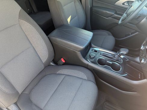 Used 2023 Chevrolet Traverse LT image 32