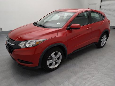 Used 2016 Honda HR-V LX image 2