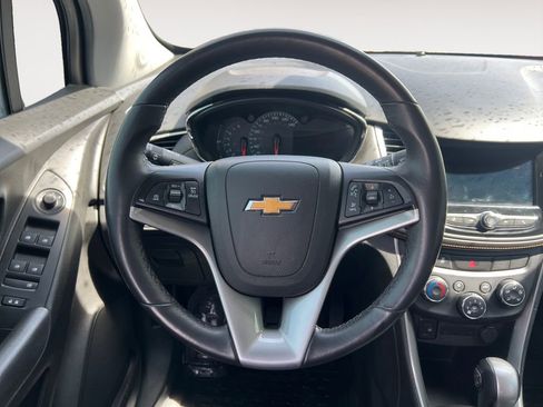 Used 2018 Chevrolet Trax LT w/ LT Convenience Package AWD/4WD image 12
