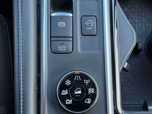 Used 2023 Nissan Pathfinder SL w/ Black Appearance Package image 27