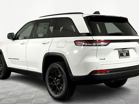 New 2025 Jeep Grand Cherokee Altitude image 4