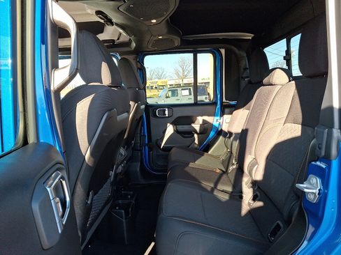 Used 2024 Jeep Gladiator Mojave image 10