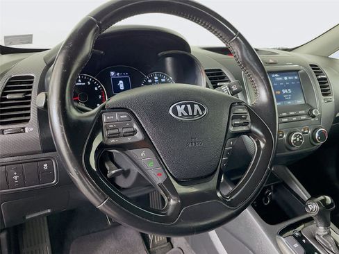 Used 2017 Kia Forte S image 14