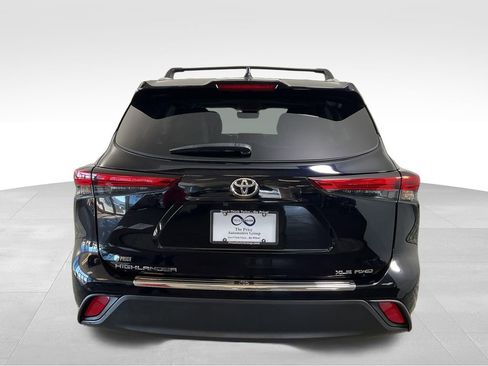 Used 2023 Toyota Highlander XLE AWD/4WD image 8