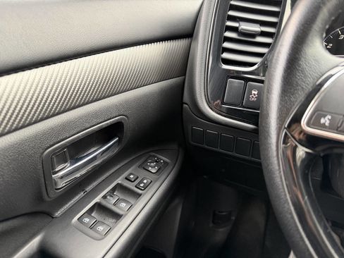 Used 2016 Mitsubishi Outlander SEL image 14