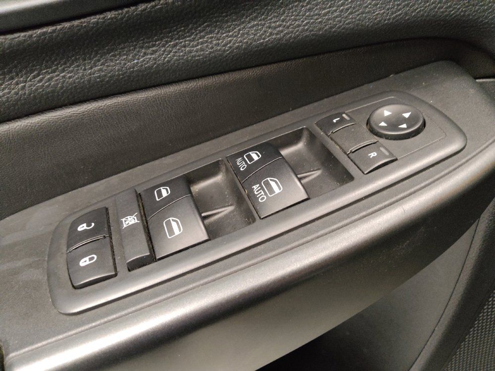 Used 2019 Jeep Cherokee Trailhawk w/ Comfort/Convenience Group AWD/4WD image 27