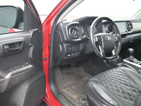 Used 2022 Toyota Tacoma SR5 RWD image 10