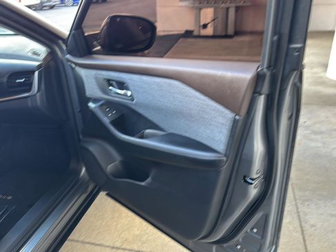 Used 2022 Nissan Rogue SV image 12