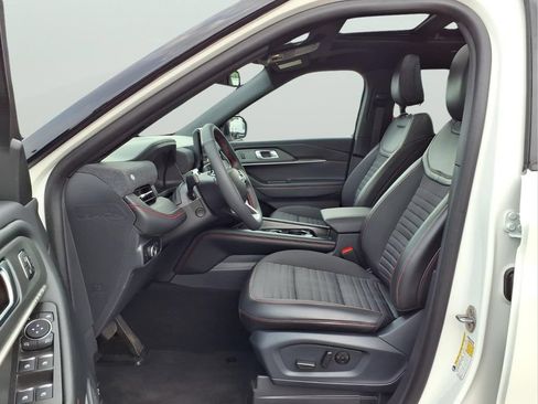 Used 2025 Ford Explorer ST-Line w/ Premium Package AWD/4WD image 14