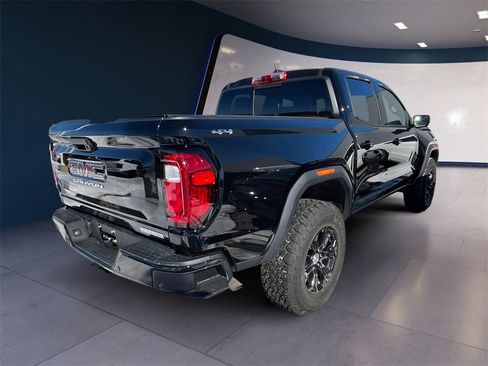 Used 2024 GMC Canyon Elevation w/ Elevation Premium Package image 3