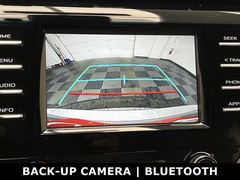 Used 2018 Toyota Camry SE image 5