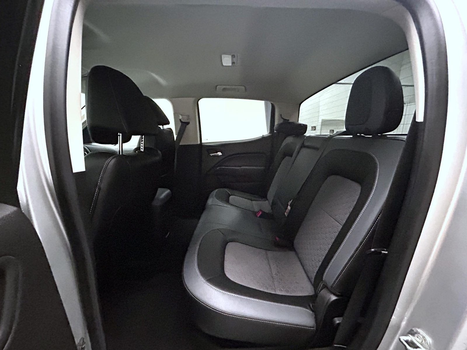 Used 2015 Chevrolet Colorado Z71 AWD/4WD image 19