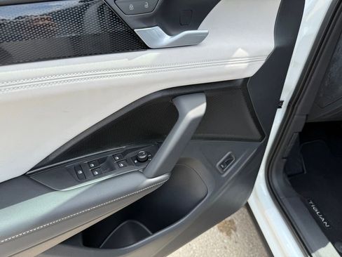 New 2025 Volkswagen Tiguan SE image 8