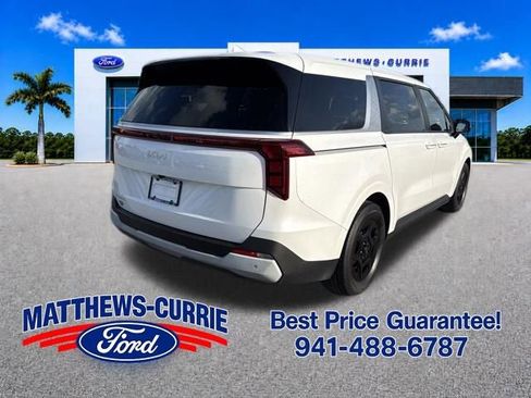 Used 2025 Kia Carnival FWD image 4