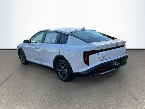 New 2025 Kia K4 LXS image 5