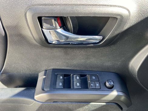 Used 2022 Toyota Tacoma TRD Sport w/ Technology Package AWD/4WD image 15