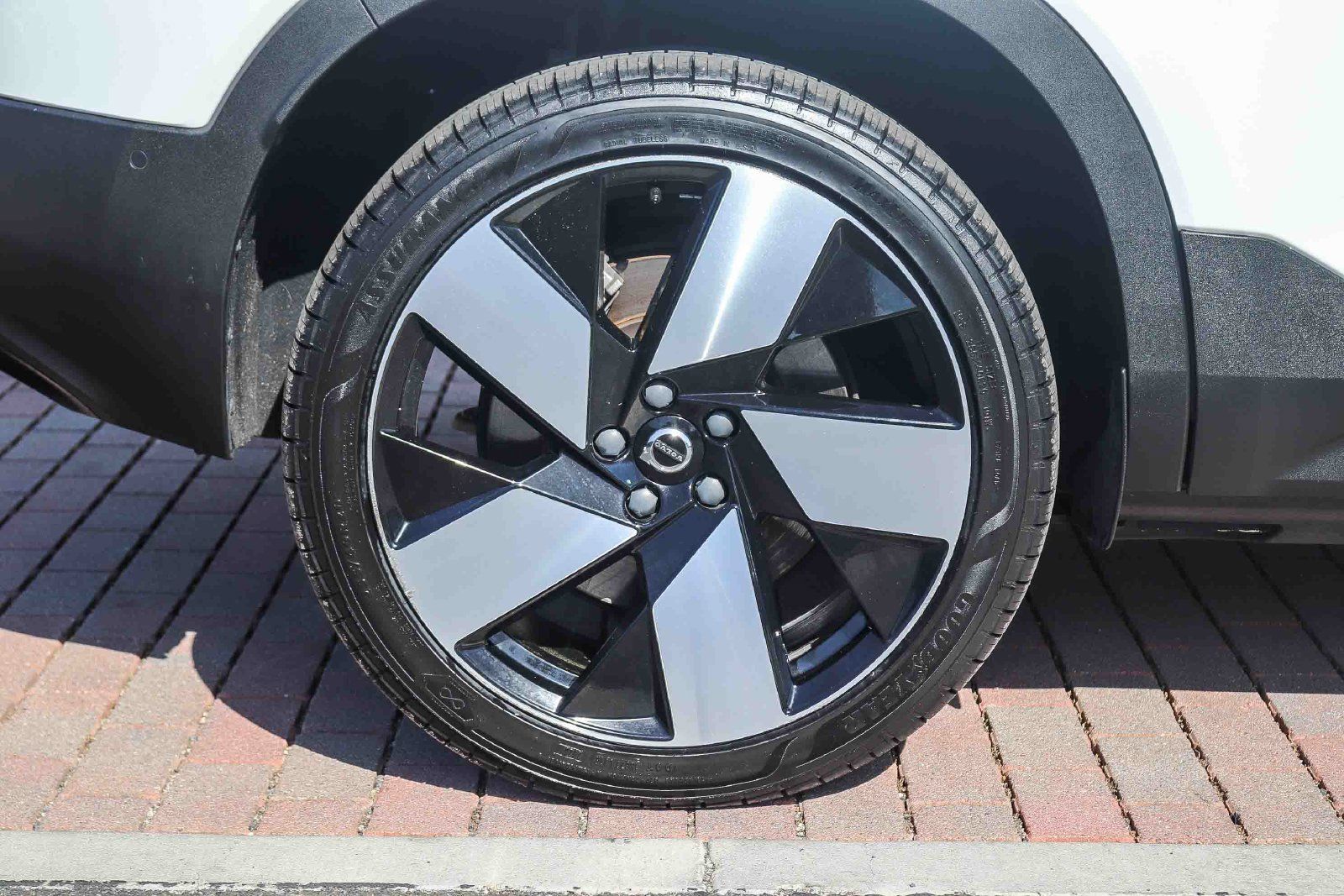 Used 2023 Volvo XC40 Recharge Plus w/ Protection Package Premier AWD/4WD image 10