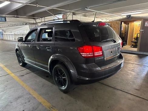 Used 2020 Dodge Journey SE w/ SE Popular Equipment Group FWD image 4