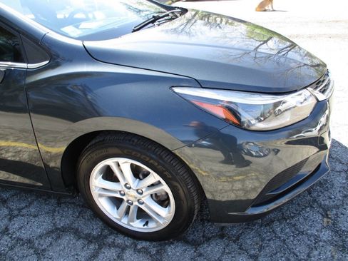 Used 2017 Chevrolet Cruze LT image 22