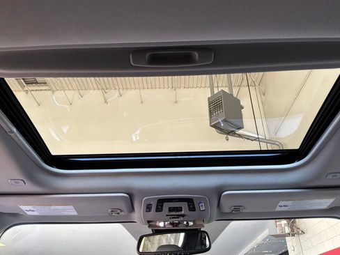 Used 2026 Toyota Sienna XLE FWD image 24