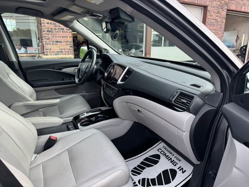 Used 2017 Honda Pilot Elite image 42